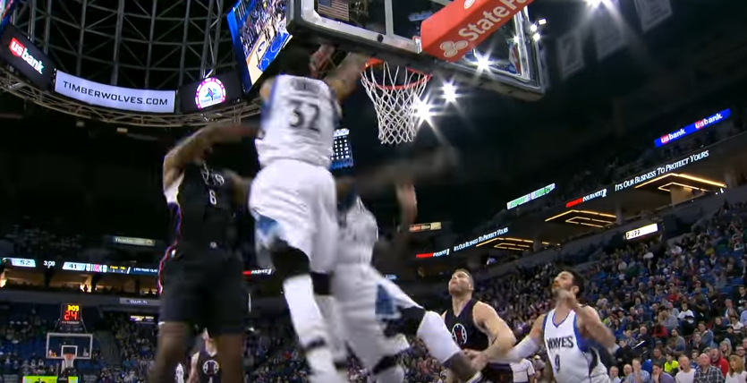 Encore une claquette inhumaine de Karl-Anthony Towns