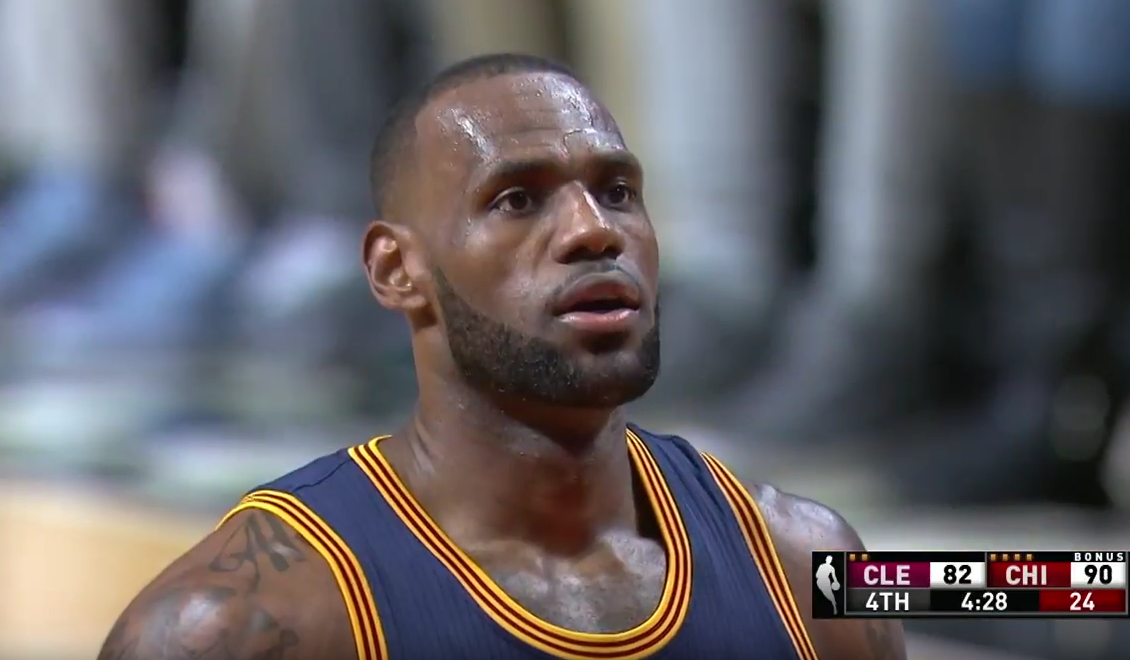 LeBron James lâche une passe complètement folle contre Indiana