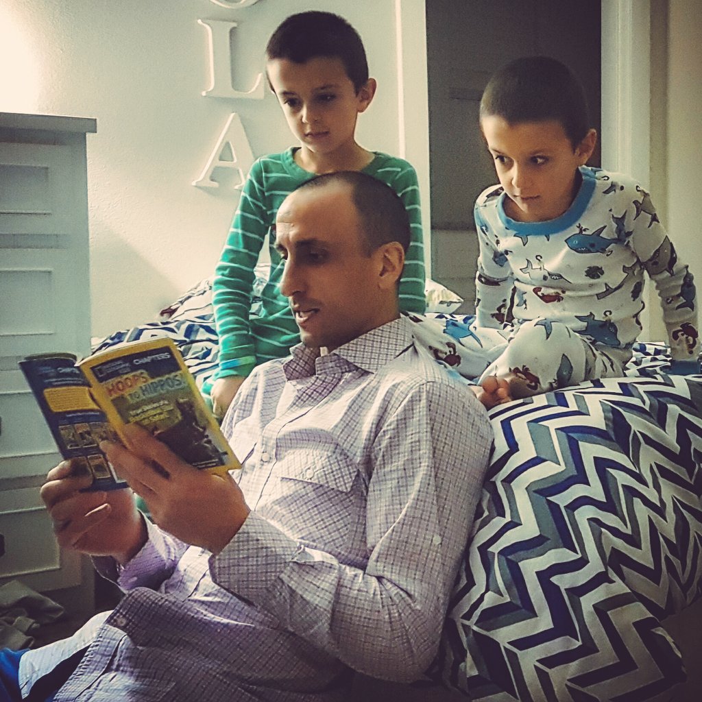 Pour endormir ses enfants, Manu Ginobili leur lit le bouquin de Boris Diaw