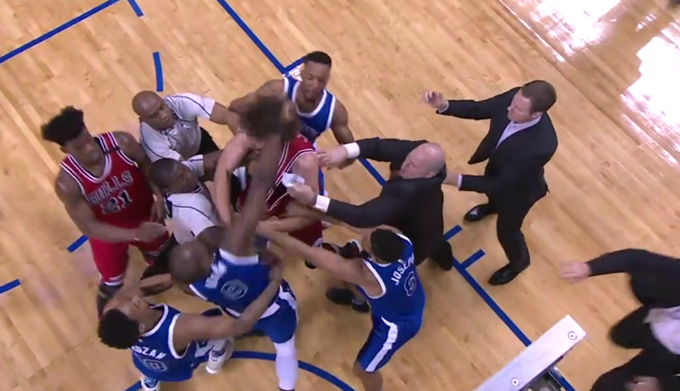 Robin Lopez et Serge Ibaka s’envoient des droites !