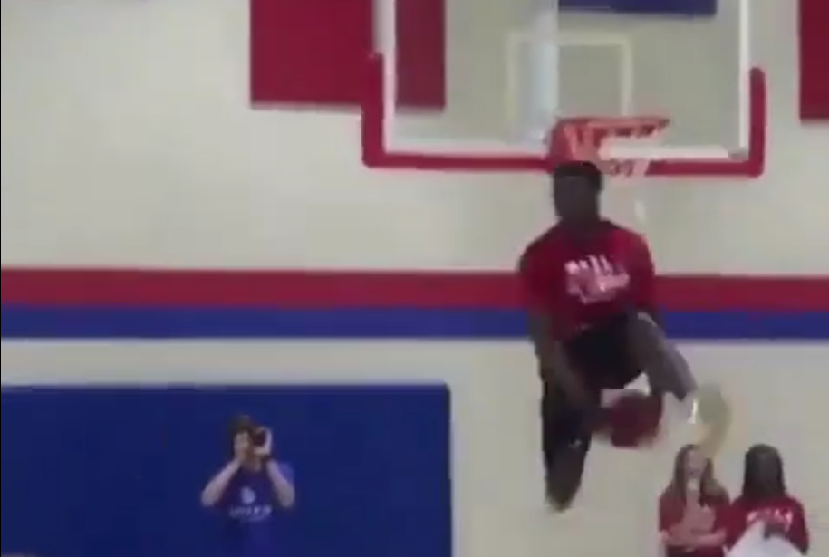 Zion Williamson se lâche sur un dunk contest