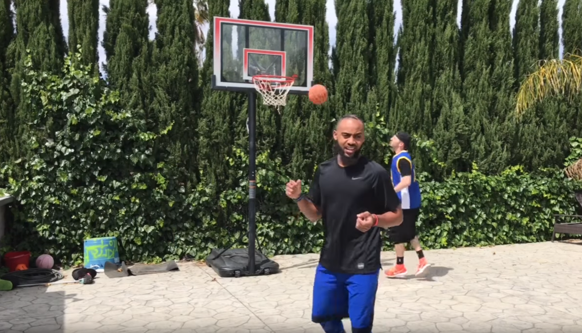 Fun : Brandon Armstrong détourne le basket de playground