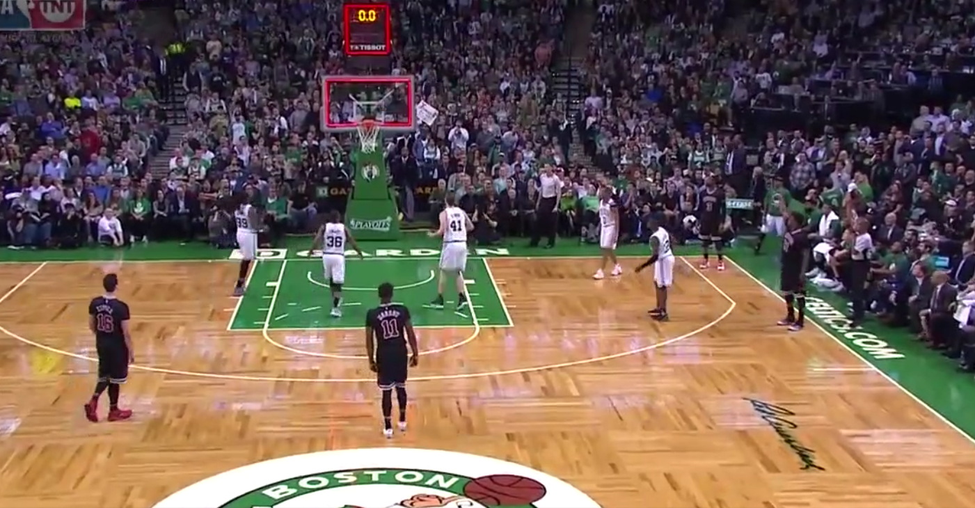 Jimmy Butler réussit un buzzer beater magnifique