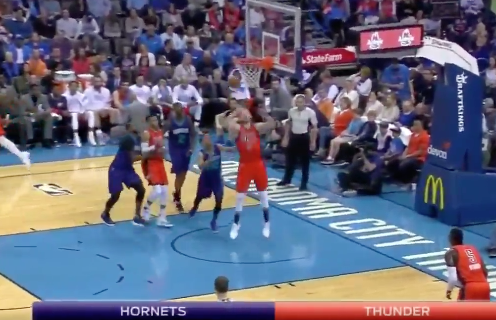 Gag : Le panier accidentel de Domantas Sabonis