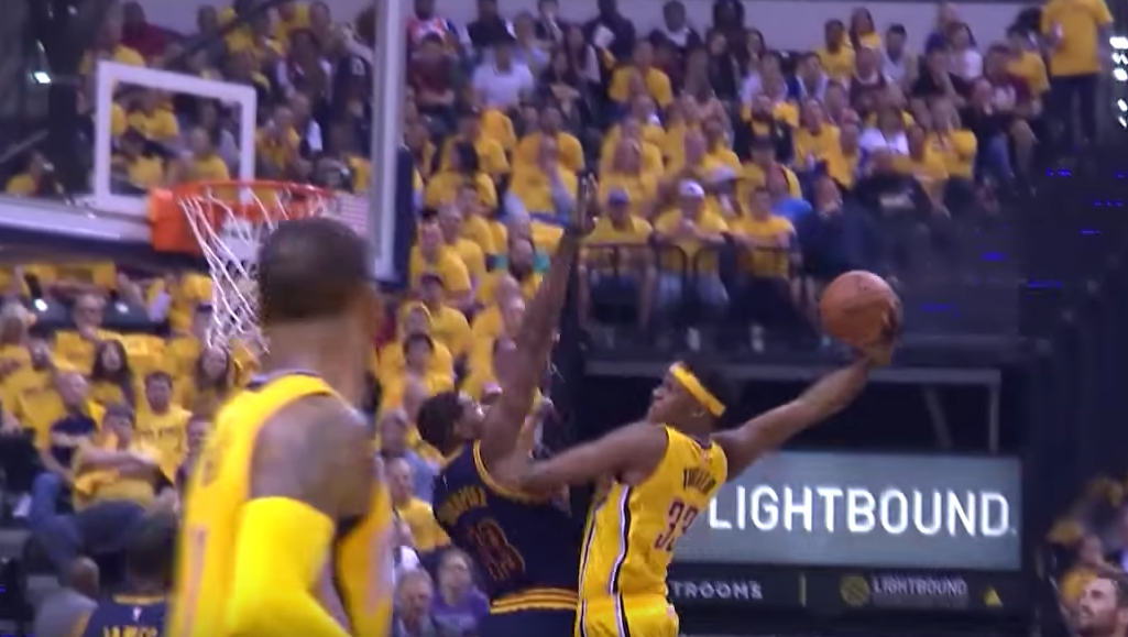 Myles Turner beaucoup trop violent avec Tristan Thompson !