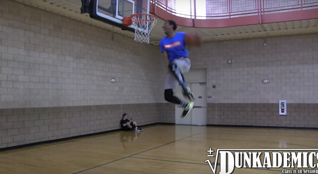 Ovni : Jonathan Clark repousse les limites du hangtime avec ce rider !