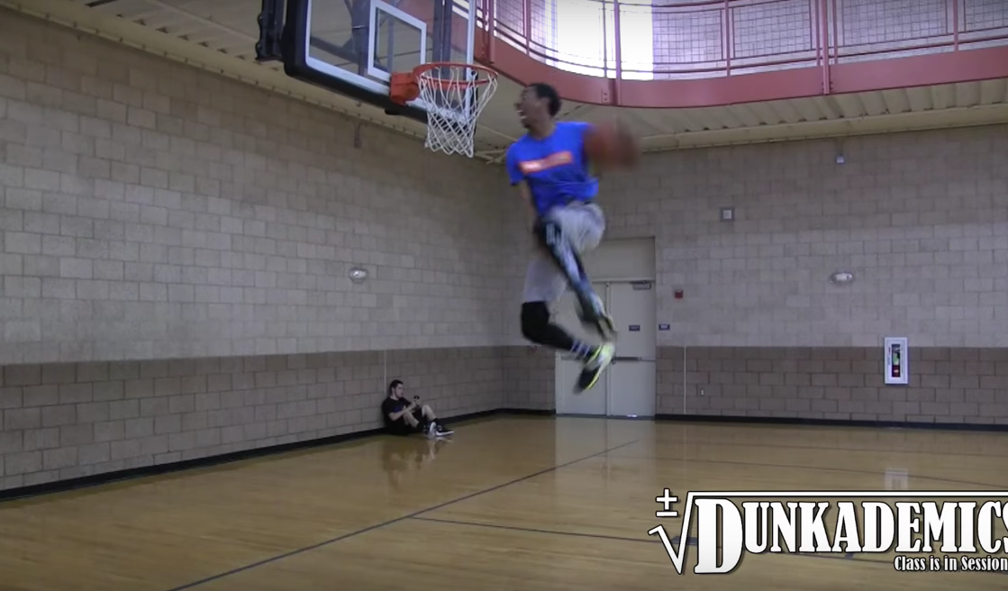 Ovni : Jonathan Clark repousse les limites du hangtime avec ce rider !