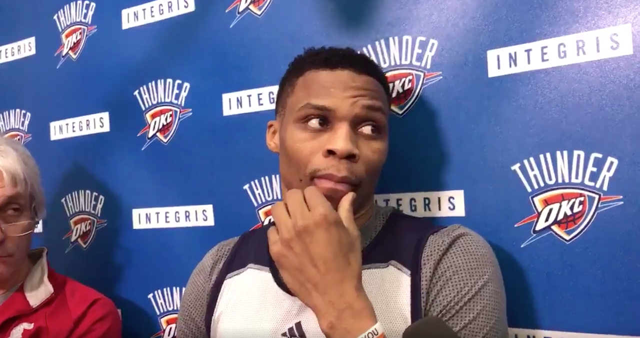 Russell Westbrook défend Roberson et se paye le banc des Rockets