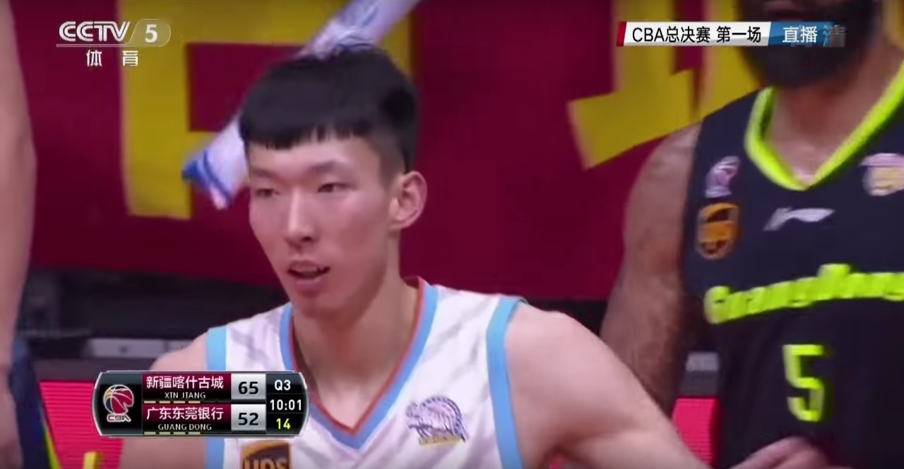 Houston voudrait faire venir Zhou Qi, l’espoir du basket chinois
