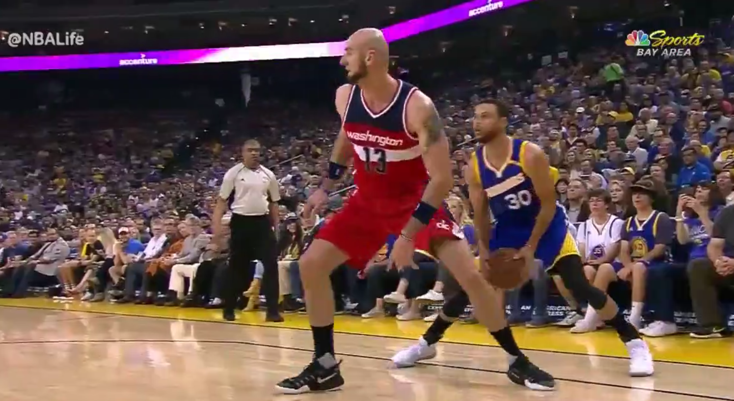 Magique : Stephen Curry enrhume complètement Marcin Gortat