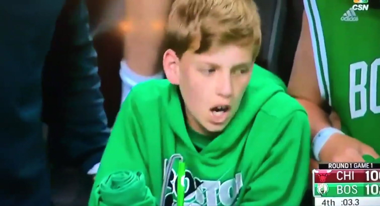 Un jeune fan de Boston lâche un « f*** » devant la caméra