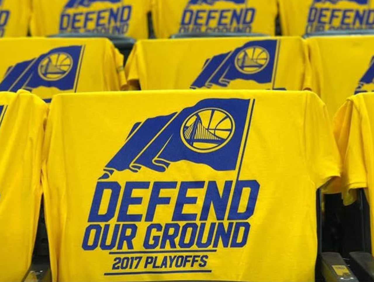 Les Warriors vannés pour avoir pompé le slogan choisi par les Cavs pour les playoffs