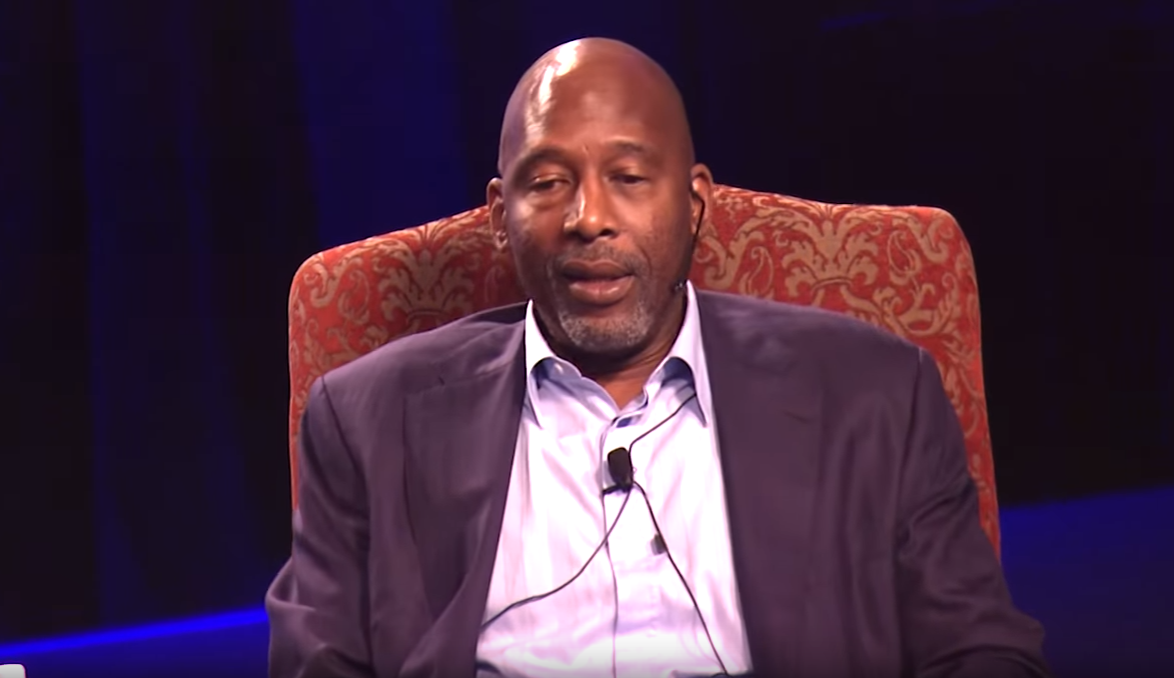 Kevin Durant trouve que James Worthy est un faux-cul