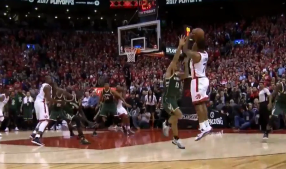 Le panier décisif et superbe de Kyle Lowry pour tuer les Bucks !