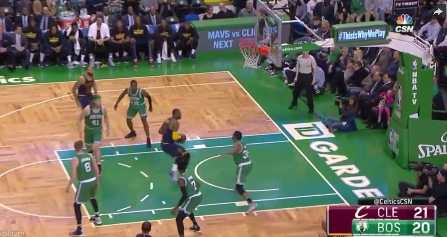 LeBron James s’amuse avec des Celtics en mode Harden/Lakers en défense