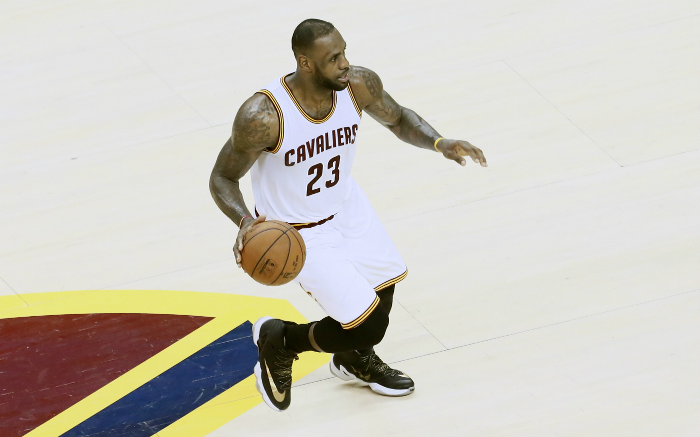 LeBron James renvoie Myles Turner dans l’Indiana