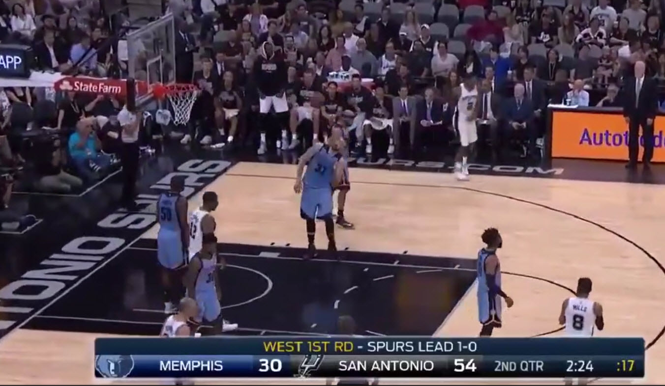 Marc Gasol marque avec sa tête, littéralement…