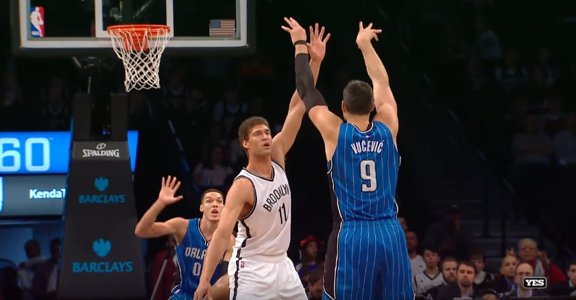 Nikola Vucevic marque de loin… sans faire exprès