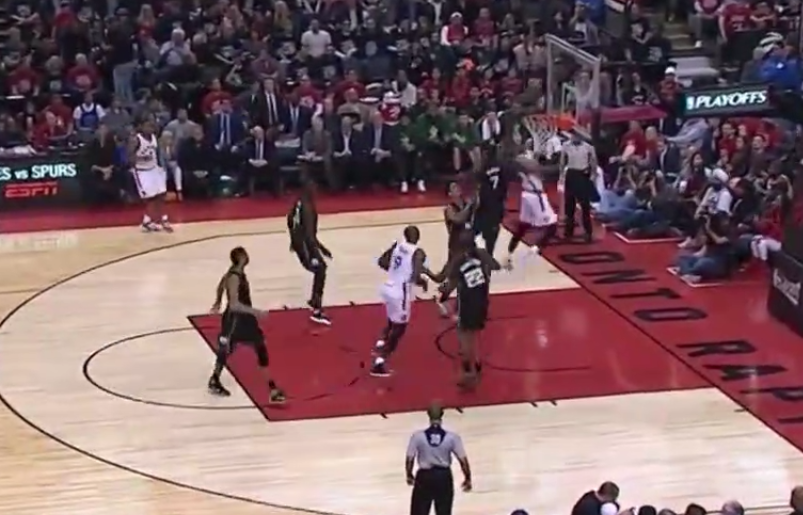 L’énorme contre de Thon Maker sur DeMar DeRozan !