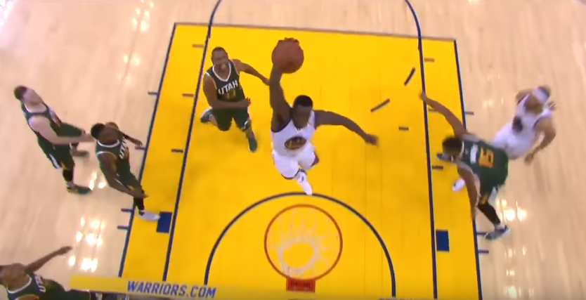 Draymond Green met Boris Diaw dans le vent et claque un gros tomar