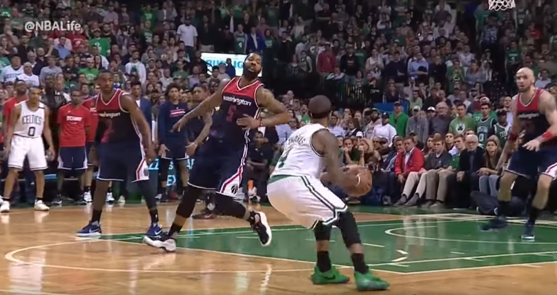 Isaiah Thomas plante un panier clutch sur Morris et lui envoie un regard noir
