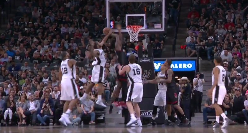 Top 5 : Kawhi Leonard bloque sauvagement Capela et plante derrière