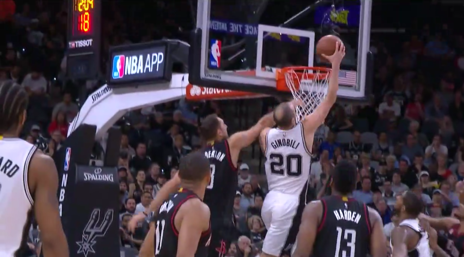 A 39 ans, Manu Ginobili claque encore des méchants dunks