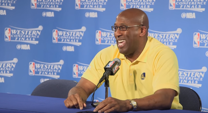 Mike Brown à la bourre après avoir été arrêté par la police