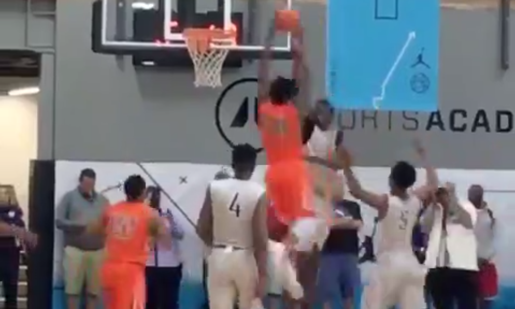 Le neveu de Jay-Z dunke sur le fils de Manute Bol