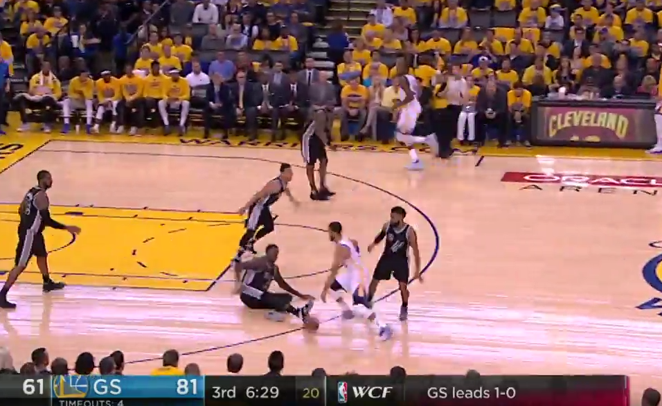Top 5 : Stephen Curry fait chuter Dewayne Dedmon