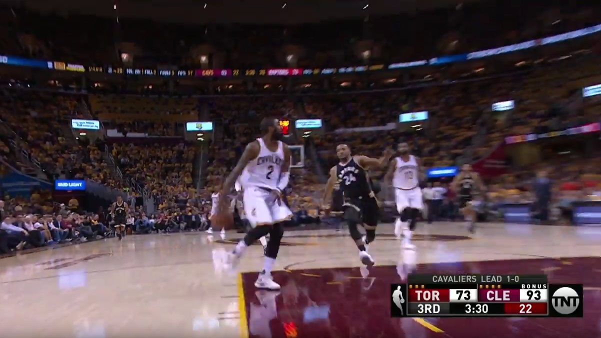 Top 5 : Après la planche, la passe dans le dos pour Kyrie Irving