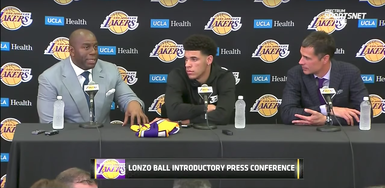 Magic Johnson est peut-être un peu trop enthousiaste pour Lonzo Ball