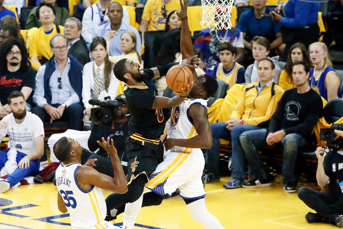 Kyrie Irving rend un hommage magnifique à LeBron James