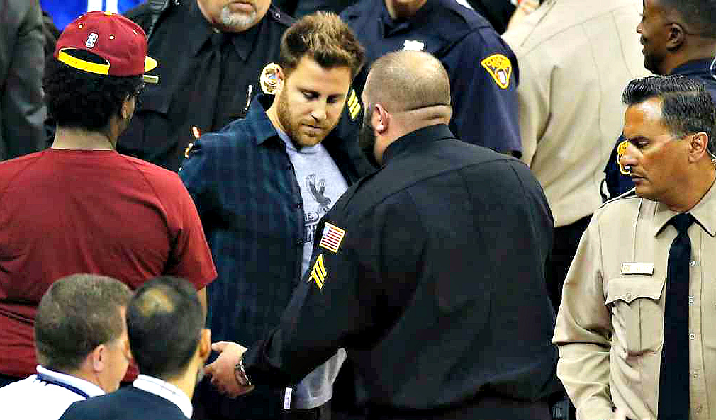 Le fan des Cavs éjecté du game 4 n’est pas n’importe qui