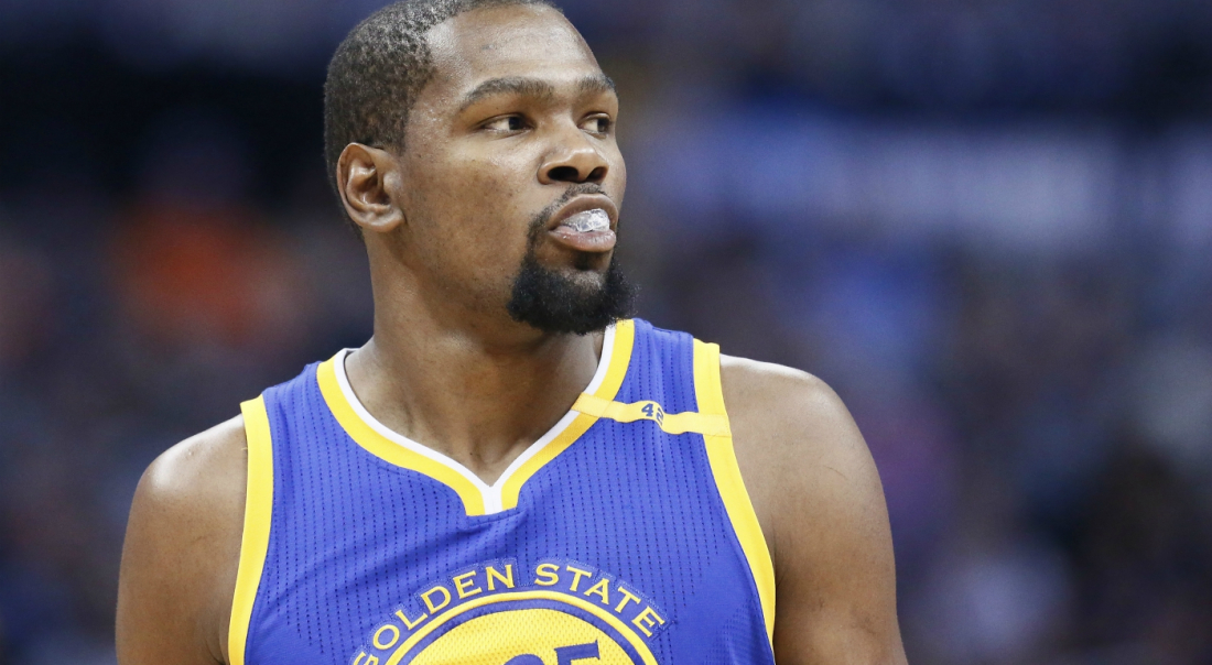 Kevin Durant signera pour moins d’argent pour garder Iguodala et Livingston