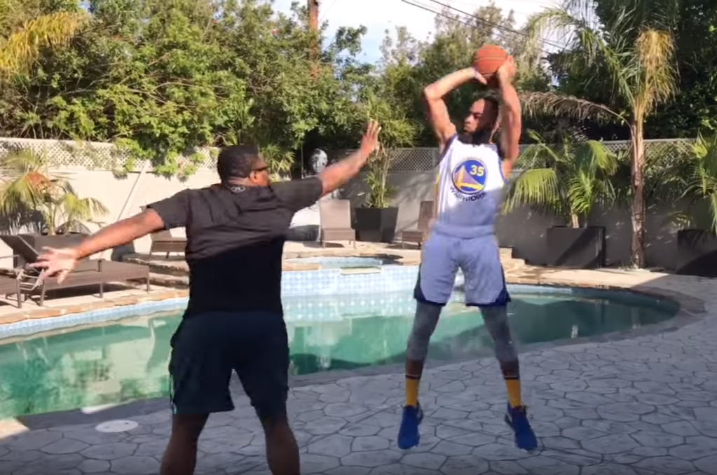 B-Dot, l’imitateur des stars NBA, va jouer en pro !