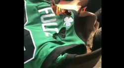 Un fan de Boston brûle déjà son maillot de Markelle Fultz