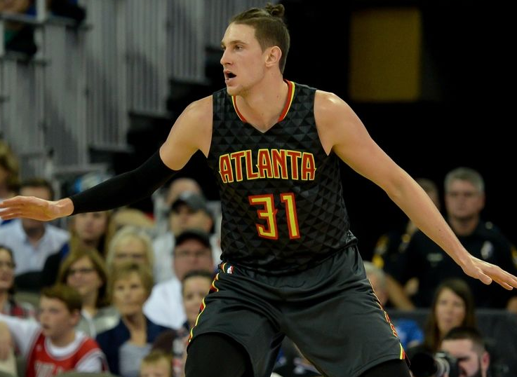Mike Muscala embarrassé par des tweets racistes de son père