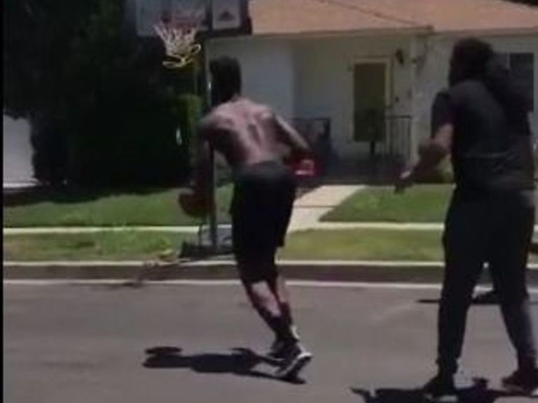 Jaylen Brown a réussi l’un des meilleurs ‘Drive-by Dunk’