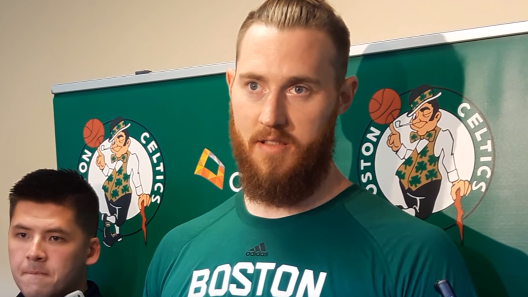 En toute discrétion, les Celtics ont tradé Aron Baynes aux Suns