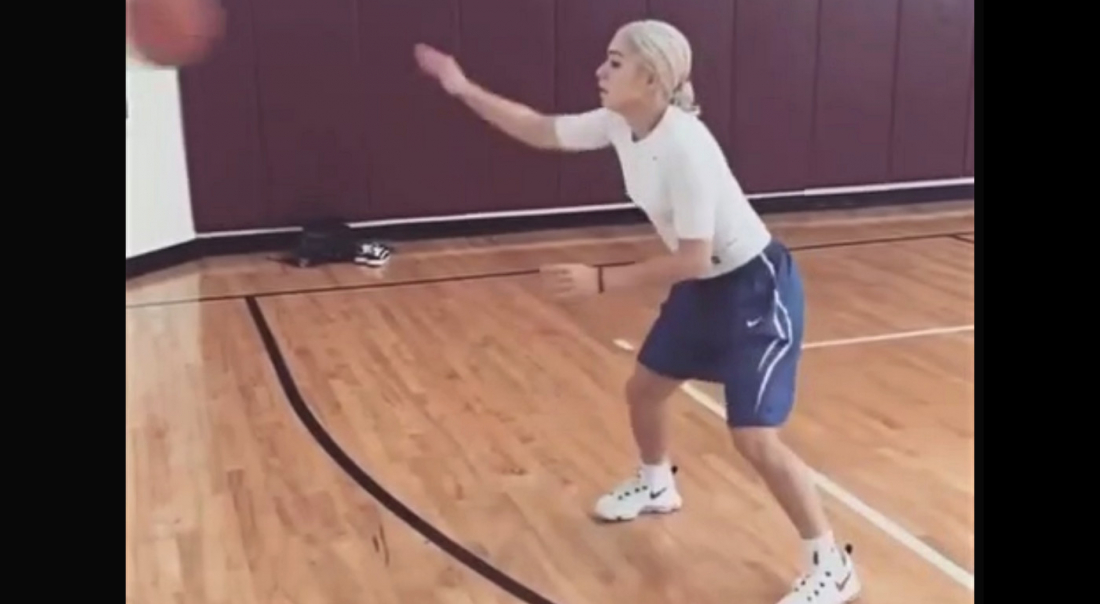 Au calme, Daenerys Targaryen taffe son dribble