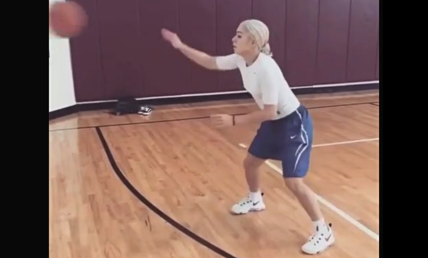 Au calme, Daenerys Targaryen taffe son dribble