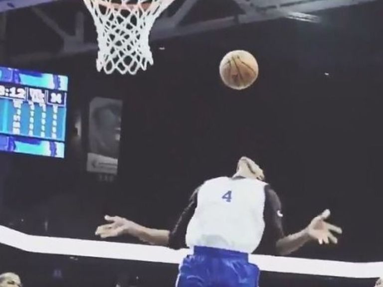 Rajon Rondo claque une passe magnifique… avec la tête !