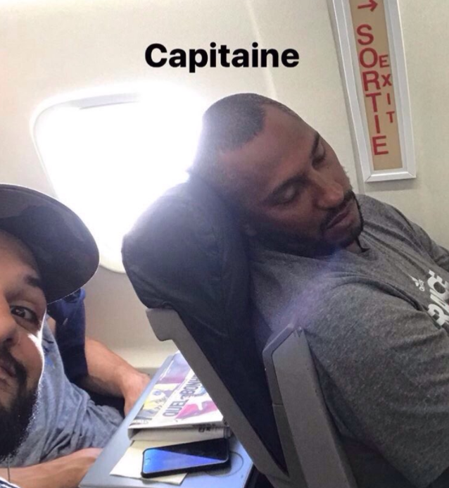 Evan Fournier trolle ses camarades dans l’avion des Bleus