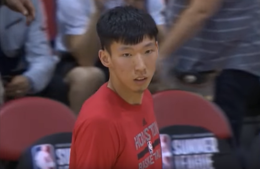 Zhou Qi blessé dès son premier match de pré-saison