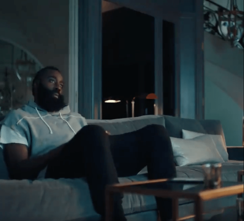 James Harden ironise sur le jeu de Chris Paul dans une pub