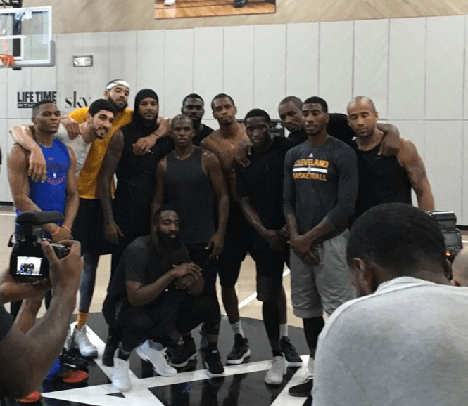 « Hoodie Melo » fait équipe avec CP3 et Harden