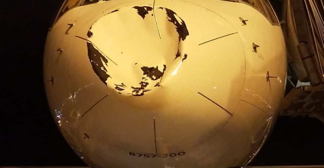 Percuté en plein vol, l’avion du Thunder a pris un sacré choc