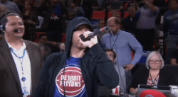 FIIIIIIIIIIIRE : Eminem accueille les Pistons à Detroit