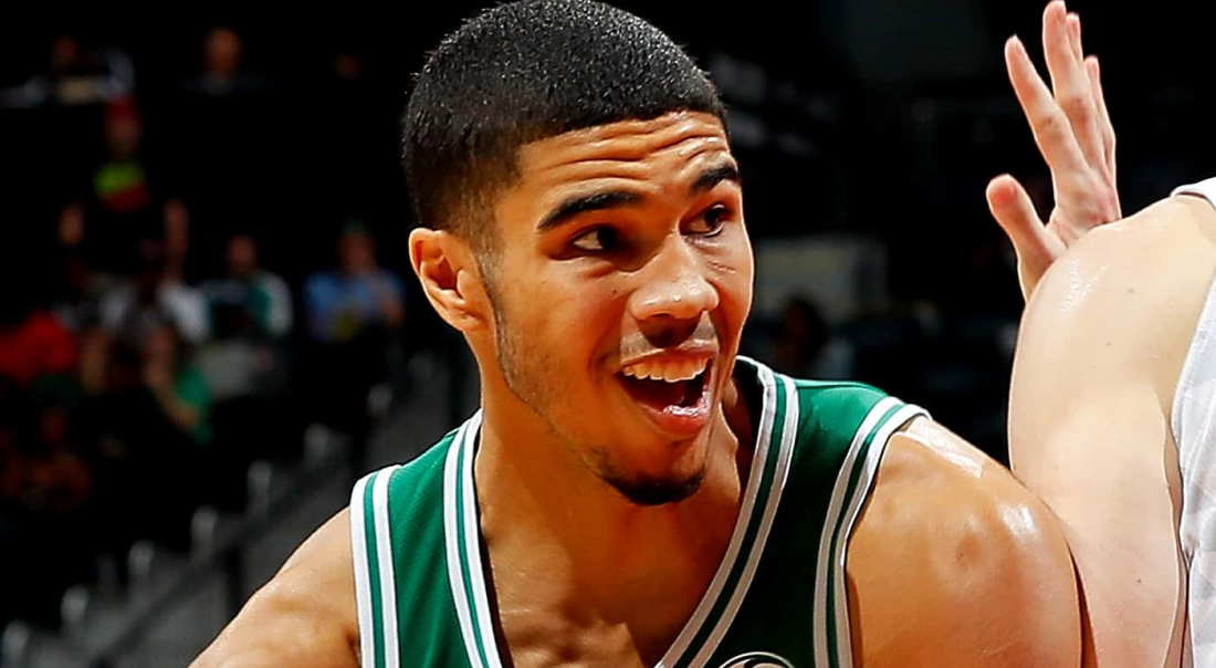 Jayson Tatum perd ses chevilles face à… Sam Dekker